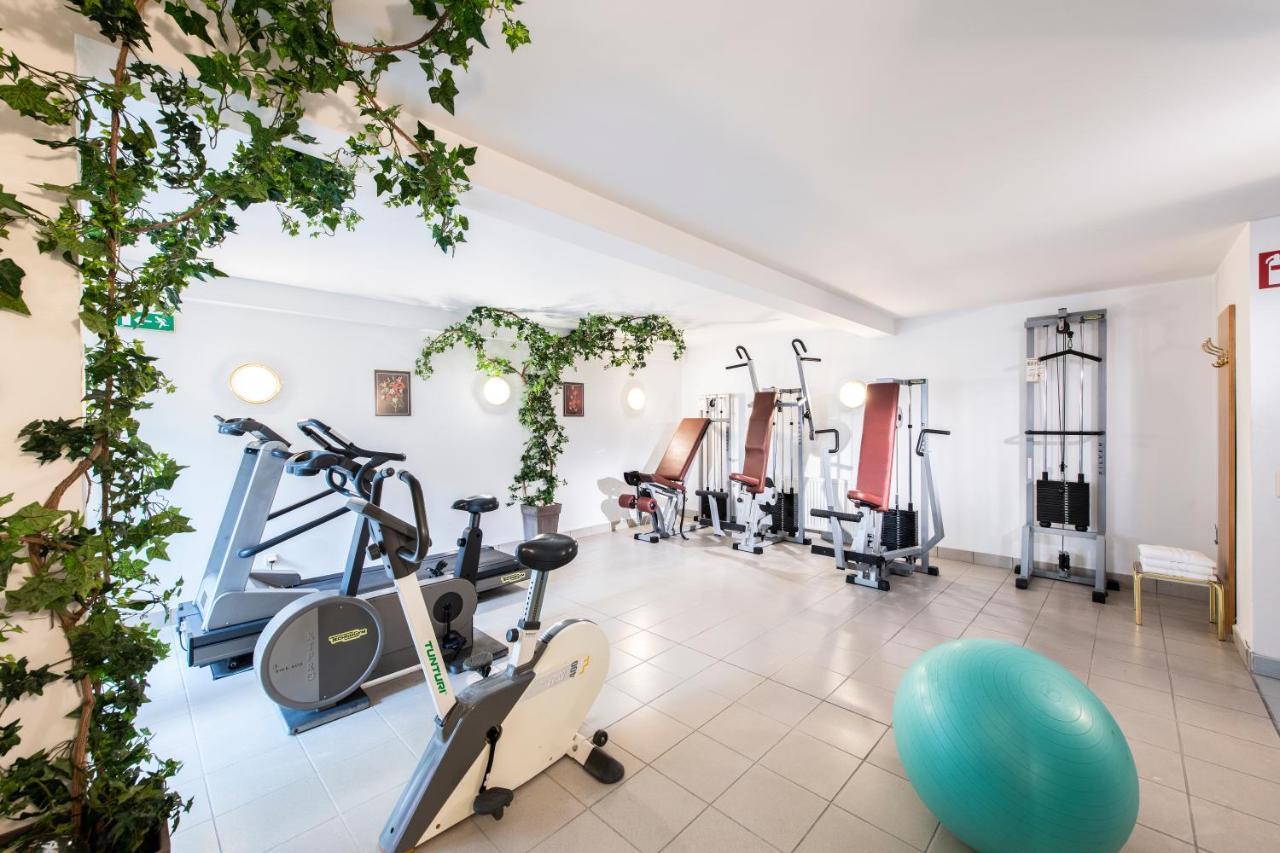 Parkhotel Zur Klause Бад Хол Екстериор снимка