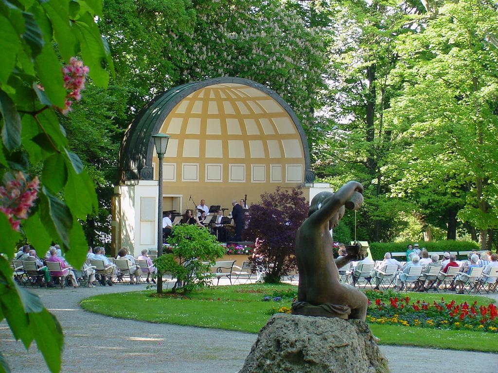 Parkhotel Zur Klause Бад Хол Екстериор снимка