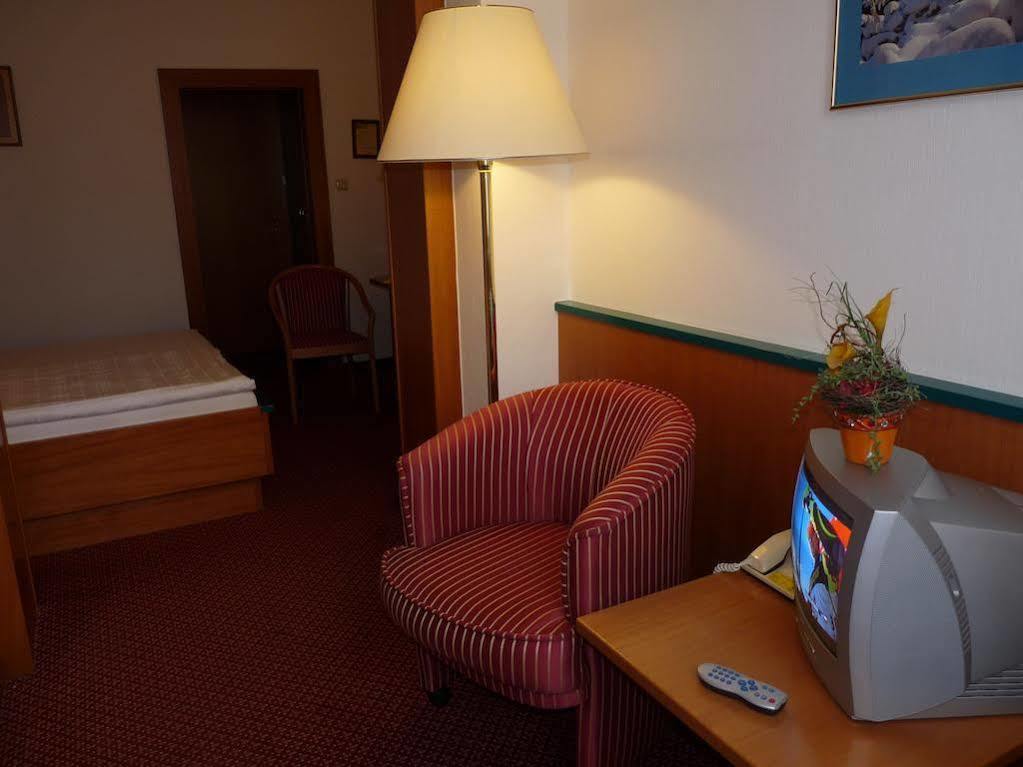 Parkhotel Zur Klause Бад Хол Екстериор снимка